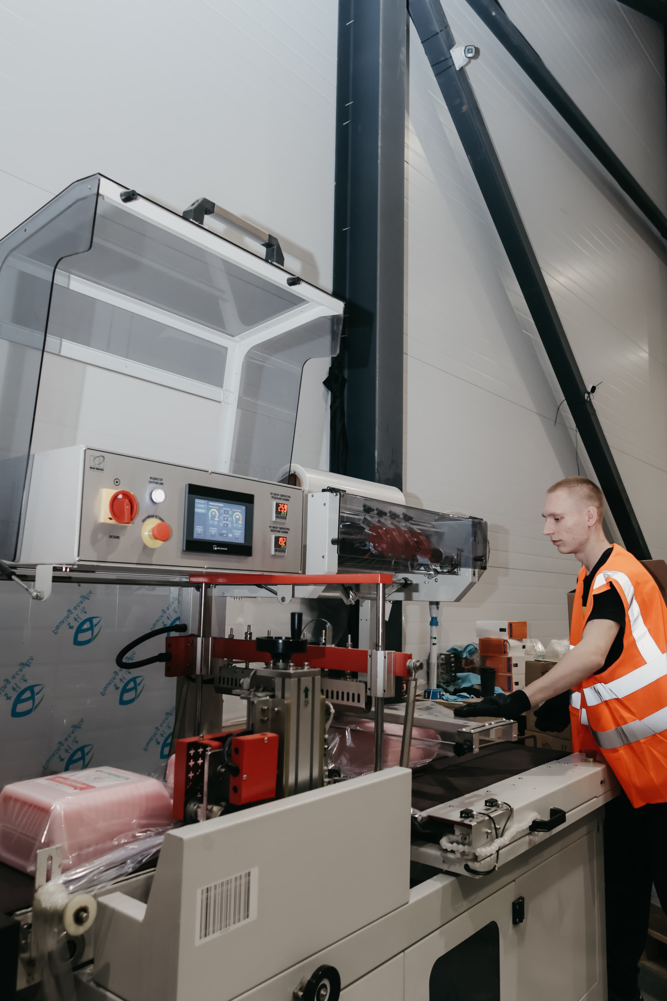 Автоматизированные упаковочные линии и ручные сборочные станции